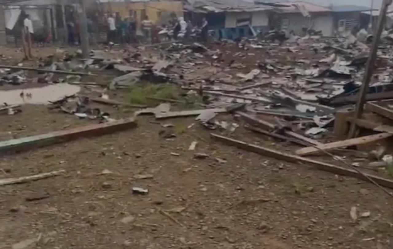 Son varias las casas que terminaron reducidas a escombros tras la fuerte explosión, registrada en medio de esta guerra.