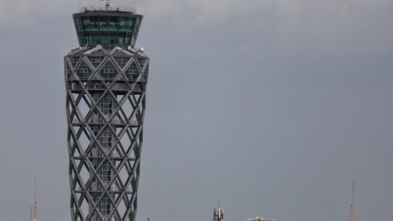 Torre de control del aeropuerto El Dorado.