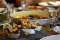 "Vuelta a Colombia en 7 platos". Se trata de una experiencia culinaria creada por la chef Nayara Bonivento en su restaurante Oriundo que celebra la diversidad culinaria del país con siete tiempos, cada uno representando una región diferente. foto Jorge Orozco