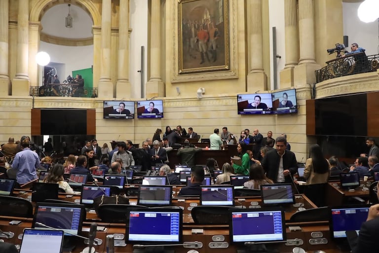 La Plenaria del Senado decidió sobre la legalidad del cambio de sede para la posesión del presidente Abelardo de la Espriella.
