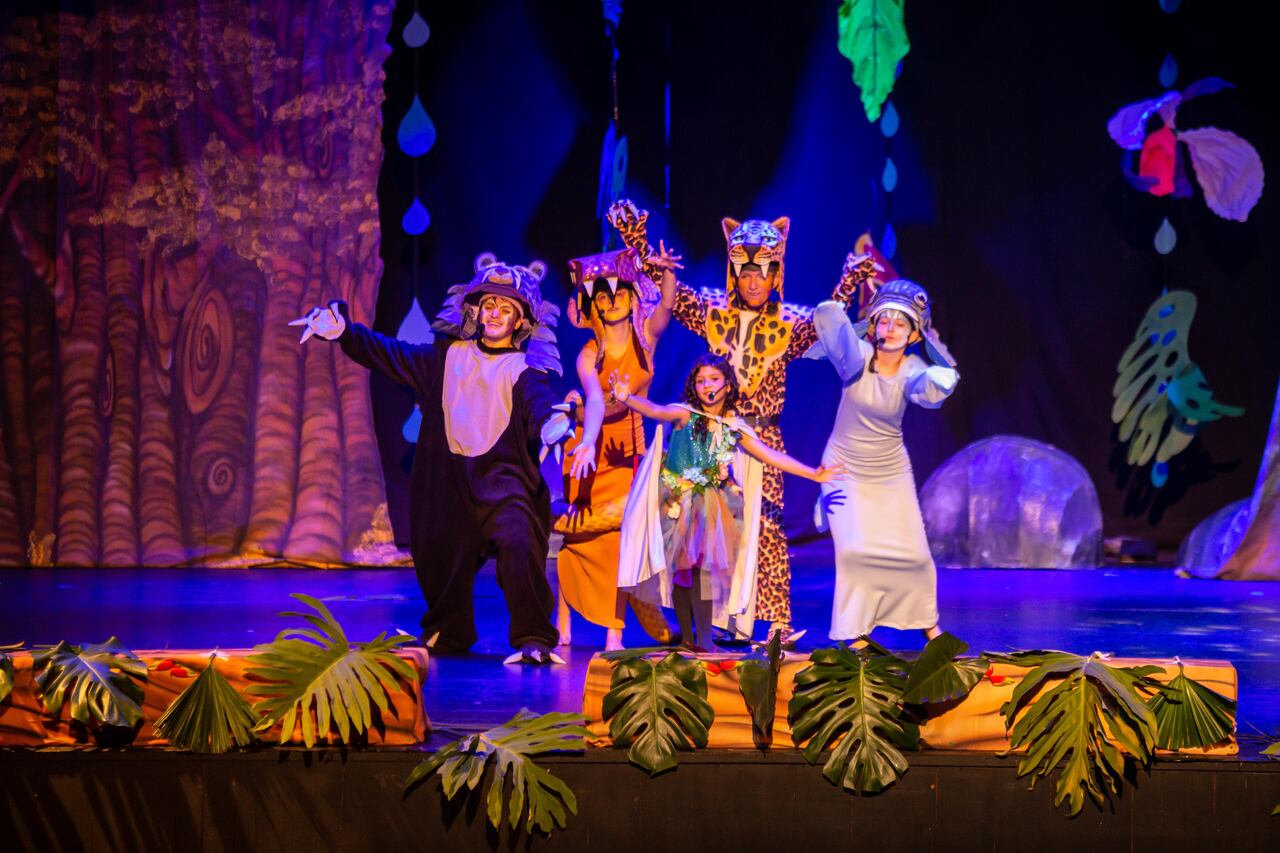 En su 33ª Temporada de Navidad, la Fundación La Scala estrenará
Eleonora Scrooge en el Espejo del Tiempo, un musical con orquesta en
vivo que reinterpreta a Dickens desde una mirada contemporánea y
destaca la fuerza transformadora de la mujer. Funciones 11, 12 y 13 de
diciembre de 2025 a las 7:00 p.m. en el Teatro Guillermo Valencia de Popayán.