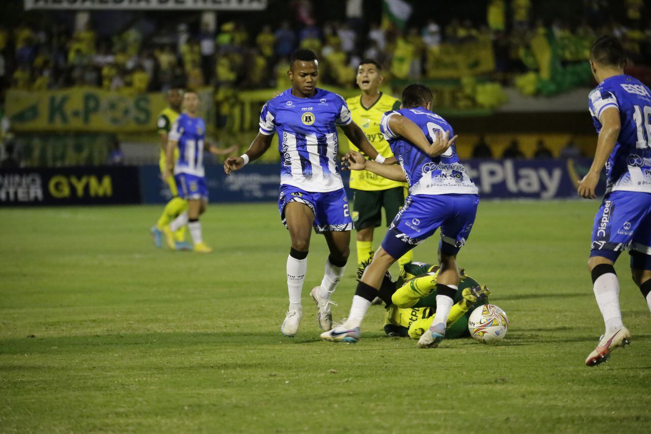 Imagen del partido de la fecha 4 del segundo semestre de la Liga colombiana 2023 entre Atlético Huila y Alianza Petrolera en el estadio Guillermo Plazas Alcid de Neiva.
