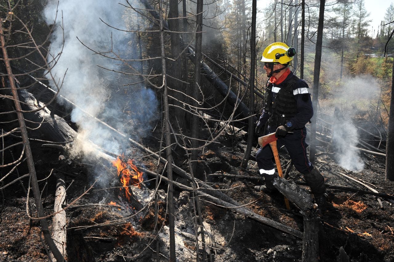 This July 2, 2023, image released by the French General Directorate for Civil Protection and Crisis Management (DGSCGC) shows a French firefighter battling wildfires in the Abitibi-T�miscamingue region of Quebec, more than 650kms (400 miles) north of Montreal. A record 22.7 million acres (9.2 million hectares) have burned so far by wildfires raging across Canada, according to the Canadian Interagency Forest Fire Centre on July 10, 2023. (Photo by Carlo ZAGLIA / General Directorate for Civil Protection and Crisis Management / AFP) / RESTRICTED TO EDITORIAL USE - MANDATORY CREDIT "AFP PHOTO / Carlo ZAGLIA/DGSCGC" - NO MARKETING NO ADVERTISING CAMPAIGNS - DISTRIBUTED AS A SERVICE TO CLIENTS