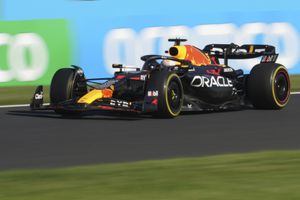 El piloto holandés de Red Bull Max Verstappen maneja durante el Gran Premio de Fórmula 1 de Japón, en el Circuito de Suzuka, en el centro de Japón, el domingo 24 de septiembre de 2023.  (AP Foto/Toru Hanai)