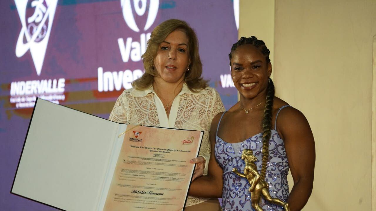 Nathalia Llamosa es la pesista que fue distinguida como la mejor atleta del Valle en el 2022.