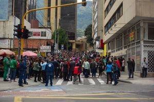 Salida de evacuación por temblor en Bogotá. Punto de encuentro.
