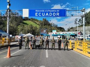 Autoridades de Colombia y Ecuador en máxima alerta por posible presencia de alias Fito en zona de frontera.
