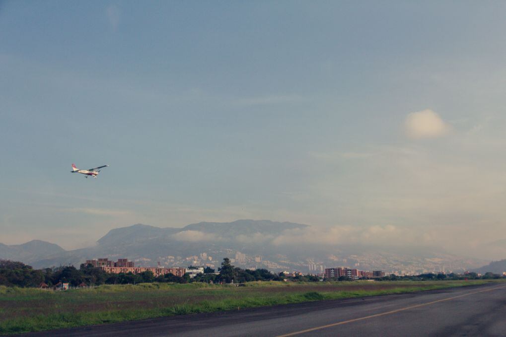 El gobernador de Antioquia afirmó que el traslado del aeropuerto favorecería económicamente a Medellín y a todo el Valle de Aburrá.