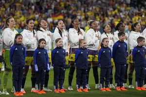 Las jugadoras de Colombia cantan el himno nacional antes del partido de fútbol del Grupo H de la Copa Mundial Femenina entre Alemania y Colombia en el Estadio de Fútbol de Sydney en Sydney, Australia, el domingo 30 de julio de 2023. (Foto AP/Rick Rycroft)