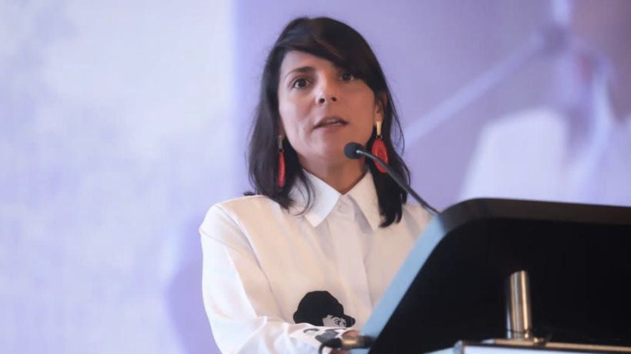 La ministra de Minas y Energía, Irene Vélez, propone que el hidrógeno sea el combustible que reemplace al petróleo en Colombia