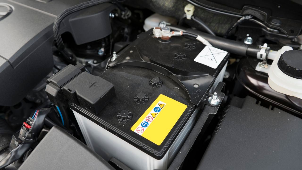 Innovación en mantenimiento automotriz: cómo cambiar la batería del auto desde casa