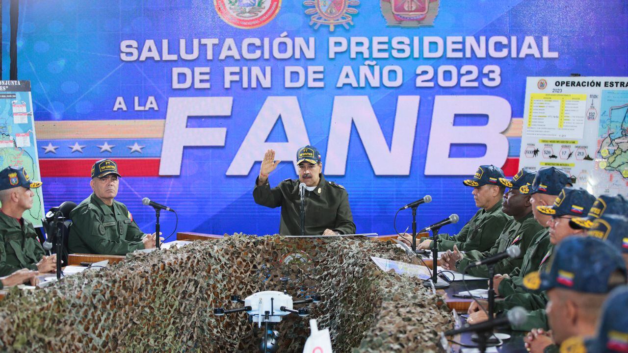 Nicolás Maduro ordenó que más de 5.600 militares participen en un ejercicio "defensivo".
