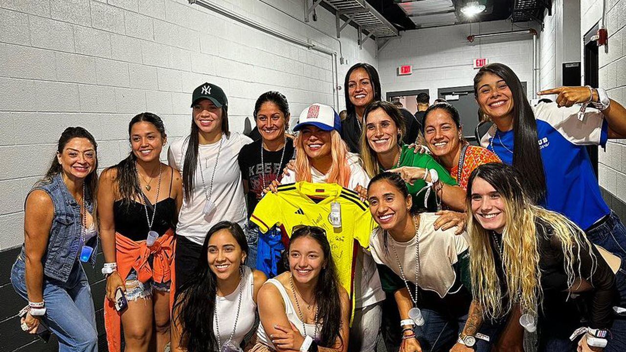 La cantante paisa Karol G demostró su admiración por las chicas de la Selección Colombia.