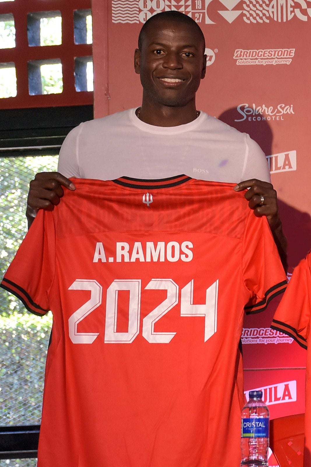 Adrián Ramos en su renovación con América de Cali para el 2024.
