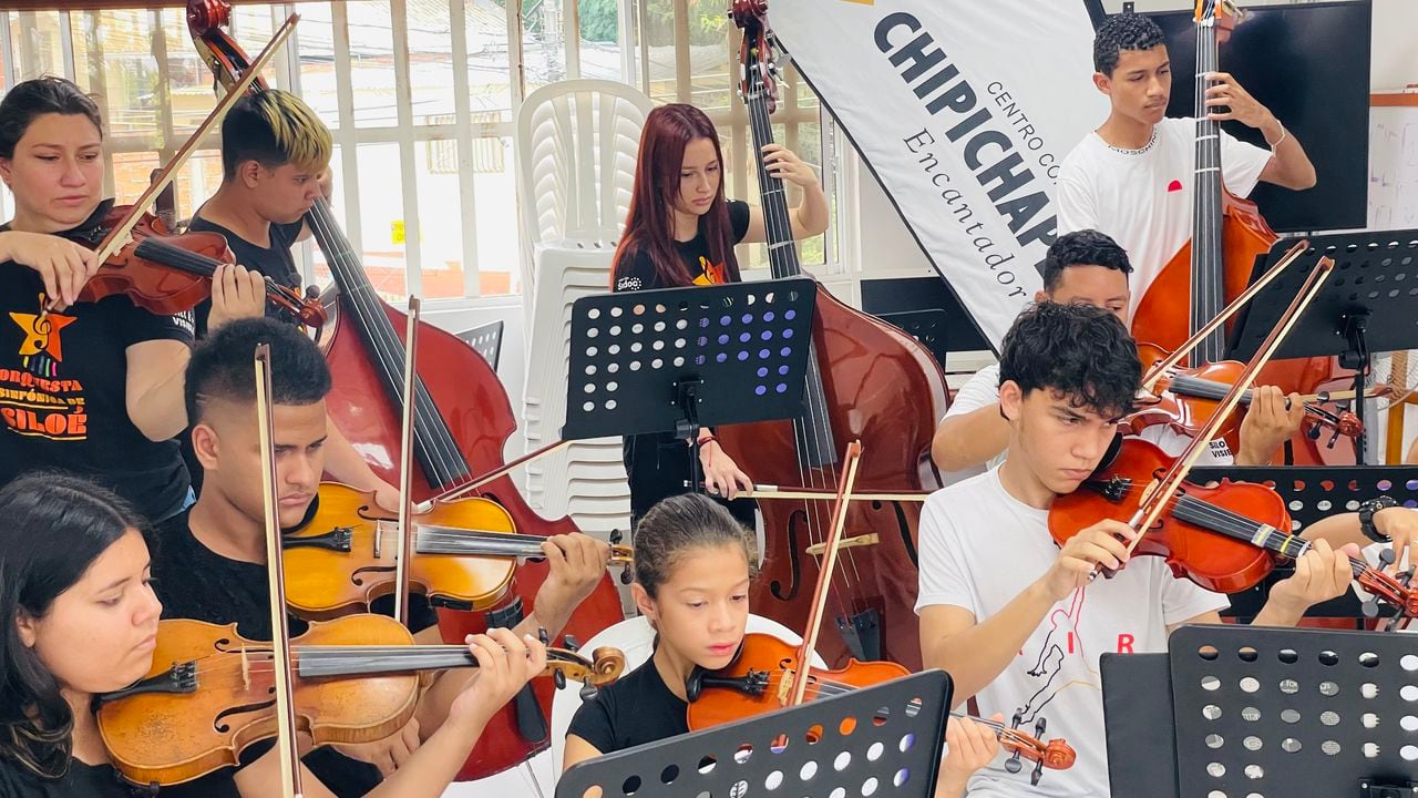 Con una emotiva interpretación musical de una filarmónica los niños y adolescentes de la fundación le dieron la bienvenida a los representantes del centro comercial Chipichape el día del evento.