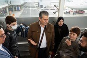 Familia palestina llega a Colombia tras huir de la guerra en Palestina (Cortes