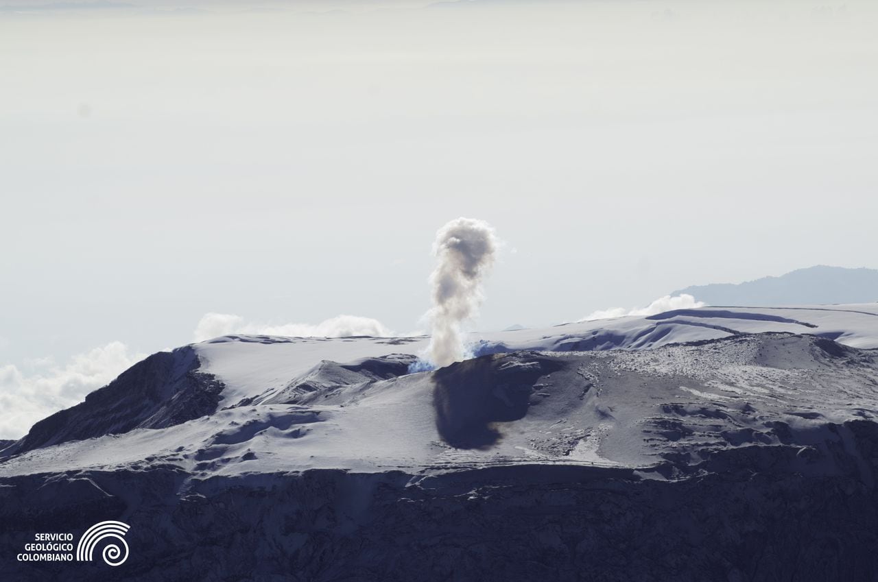 El volcán Nevado del Ruiz se encuentra en alerta naranja. - Foto: Cortesía Servicio Geológico Colombiano