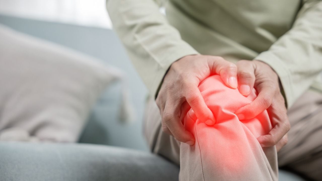 El dolor de rodilla es una afección que llega sin importar la edad, se debe a múltiples causas.