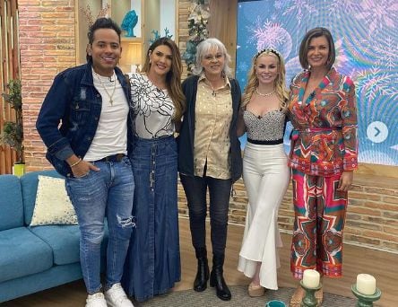 María Cecilia Botero junto a los presentadores del programa 'Buen día Colombia', de RCN.