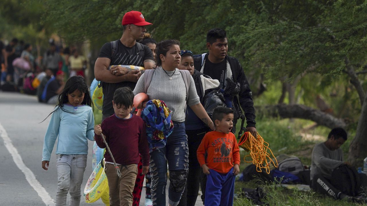 Migrantes buscan llegar a EE.UU.