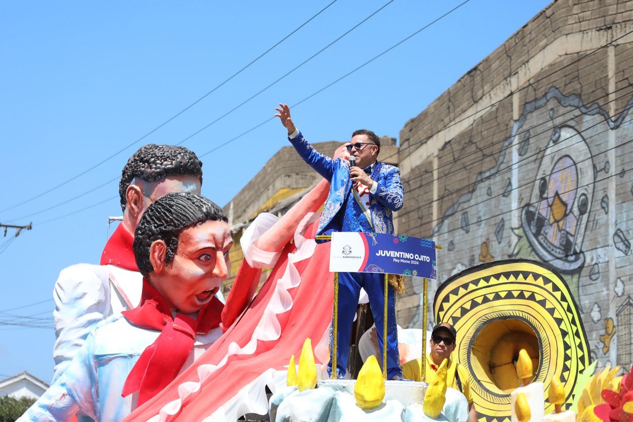 El Rey Momo en la Batalla de Flores del Carnaval de Barranquilla 2024. (Colprensa - Jairo Kassiani)