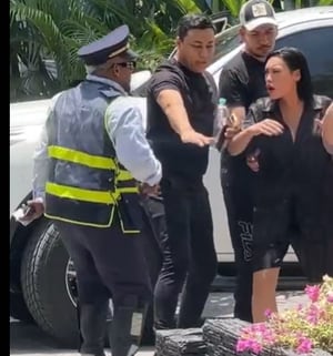 Video de supuesta pelea de Ana del Castillo con un policía se viralizó en las redes sociales.