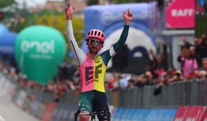 Ben Healy dio triunfo al Education First de Rigo Urán en el Giro de Italia 106.