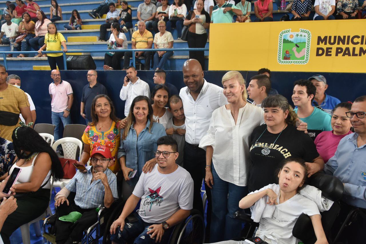 Las comunidades en Palmira y el alcalde local, Víctor Manuel Ramos, estuvieron presentes en el encuentro.