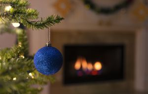 Armonía y serenidad: cómo las bolas azules en su árbol de navidad pueden cambiar el ambiente de su hogar.