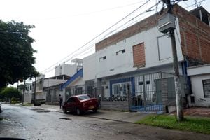 Los vecinos de la empresa industrial, ubicada en el barrio Prados del Norte, han cuestionado que sin tener el uso del suelo permitido, los dueños tramitaron licencias para construir un segundo piso.
