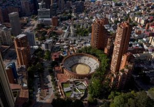 Vista aérea de la Plaza de Toros la Santamaría en el centro de la ciudad de Bogotá, Colombia