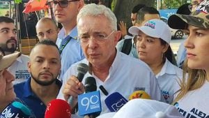 El expresidente Álvaro Uribe estuvo en Cali hablando sobre los apoyos del Centro Democrático para las elecciones territoriales del 29 de octubre.