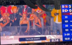 Taylor Swift fue vista bebiendo en el Super Bowl.