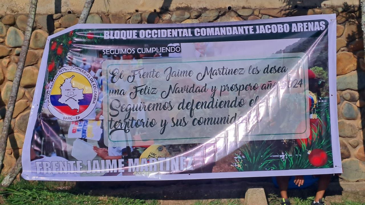 Una pancarta de las disidencias fue dejada en una zona de conjuntos campestres en el municipio de Jamundí.