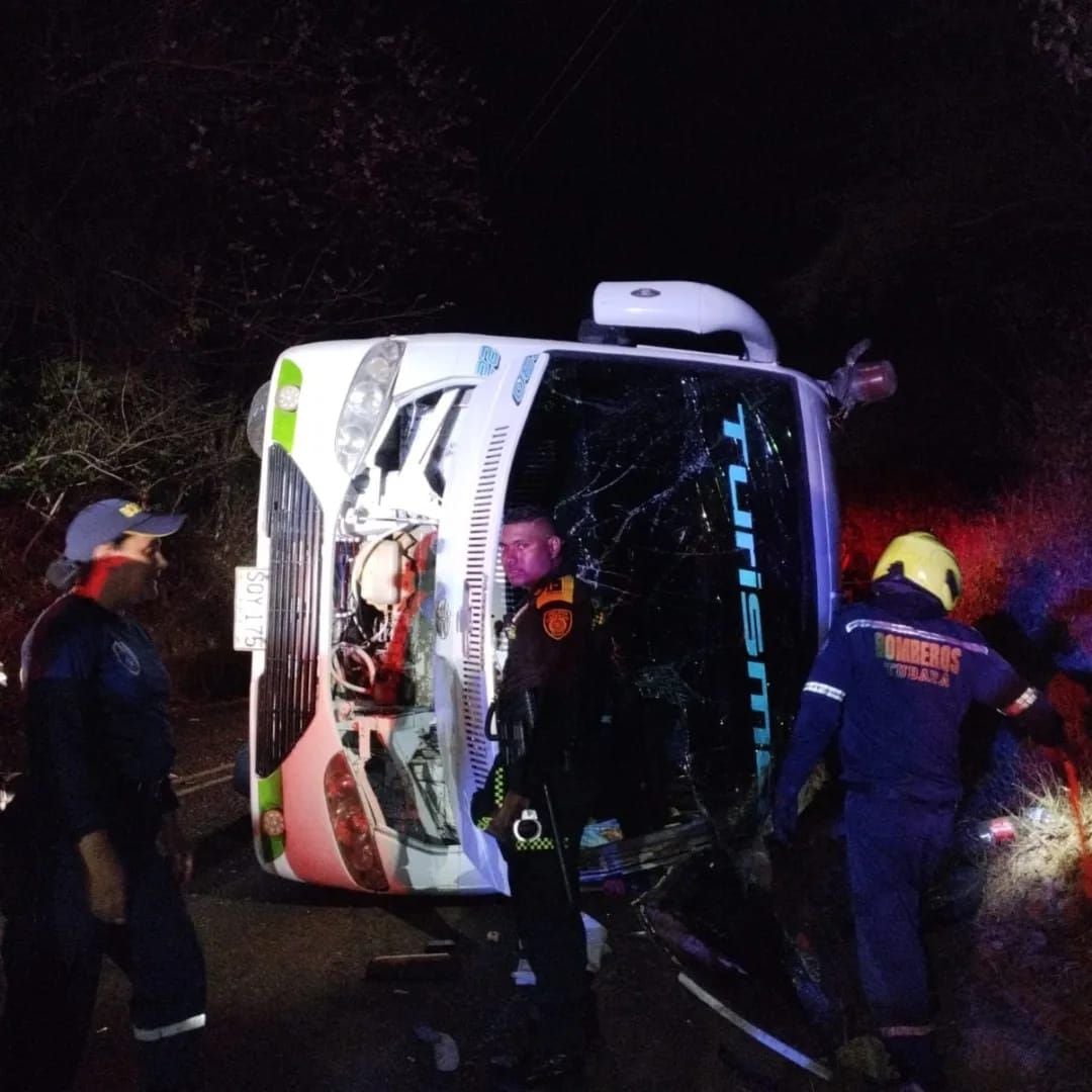 Un accidente de un bus en el Atlántico habría dejado 15 personas heridas.