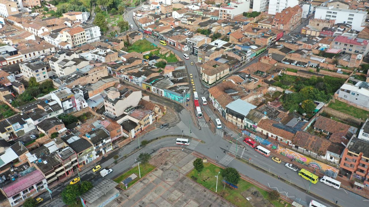 En las primeras horas más de 28 mil vehículos dejaron de circular en la ciudad. según la Alcaldía.