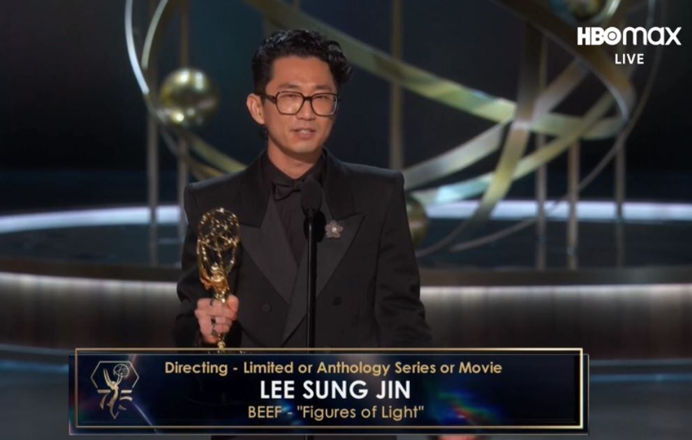 Por su dirección de la miniserie Beef, Lee Sung Jin, recibió el premio Emmy 2024.