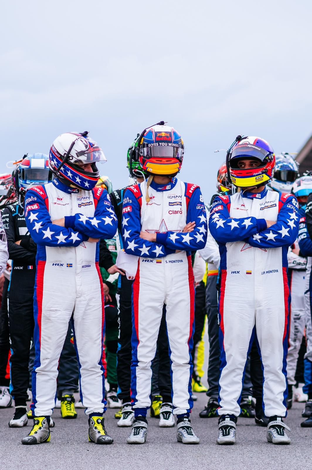 Imagen de la European Le Mans Series, Sebastián Montoya al centro y Juan Pablo Montoya al lado derecho de la fotografía.