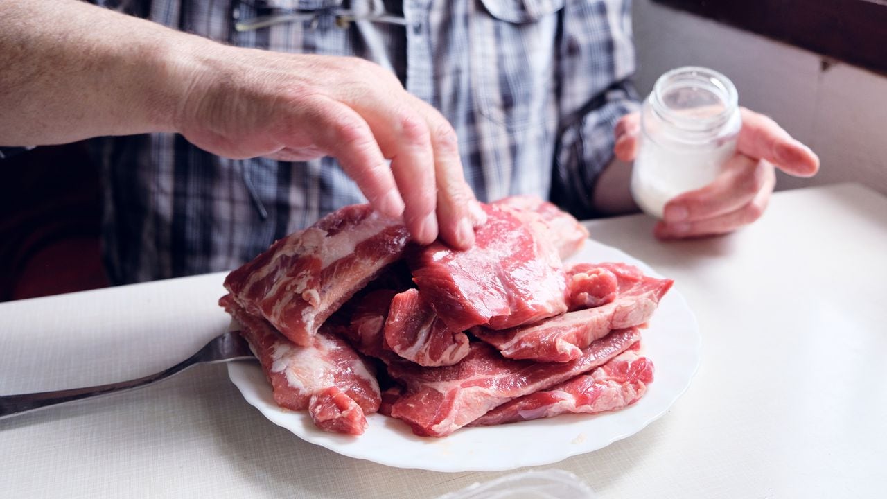 Descubra cómo los cocineros chinos logran carne tierna y jugosa en minutos.
