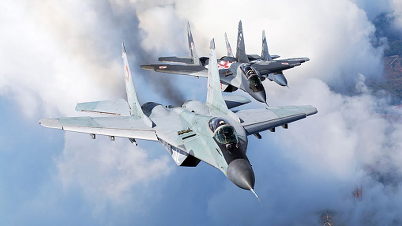 Pese a la decisión de Polonia de convertirse en el primer país en suministrar aviones de combate MiG-29 a Ucrania “no cambia” la decisión de Estados Unidos de no enviar sus propios cazas a Kiev, advirtió este el jueves la Casa Blanca.