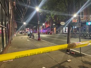 Pace dijo que agentes presentes en el lugar "observaron a varios tiradores activos abriendo fuego contra la gente" en la animada zona de South Street de Filadelfia.
