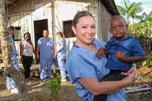La doctora María Fernanda Escobar, líder del programa Hospital Padrino, así como el equipo de especialistas que la apoya, son protagonistas de ‘Sobrevivientes’.