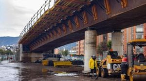 Obras de construcción del nuevo puente en Bogotá.