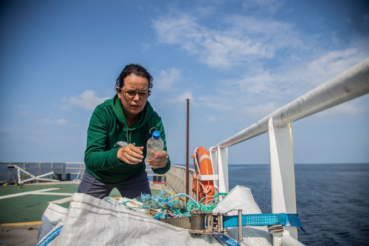 Tatiana Céspedes, de Greenpeace Colombia, advierte que la contaminación por plásticos en el Pacífico “es enorme”.