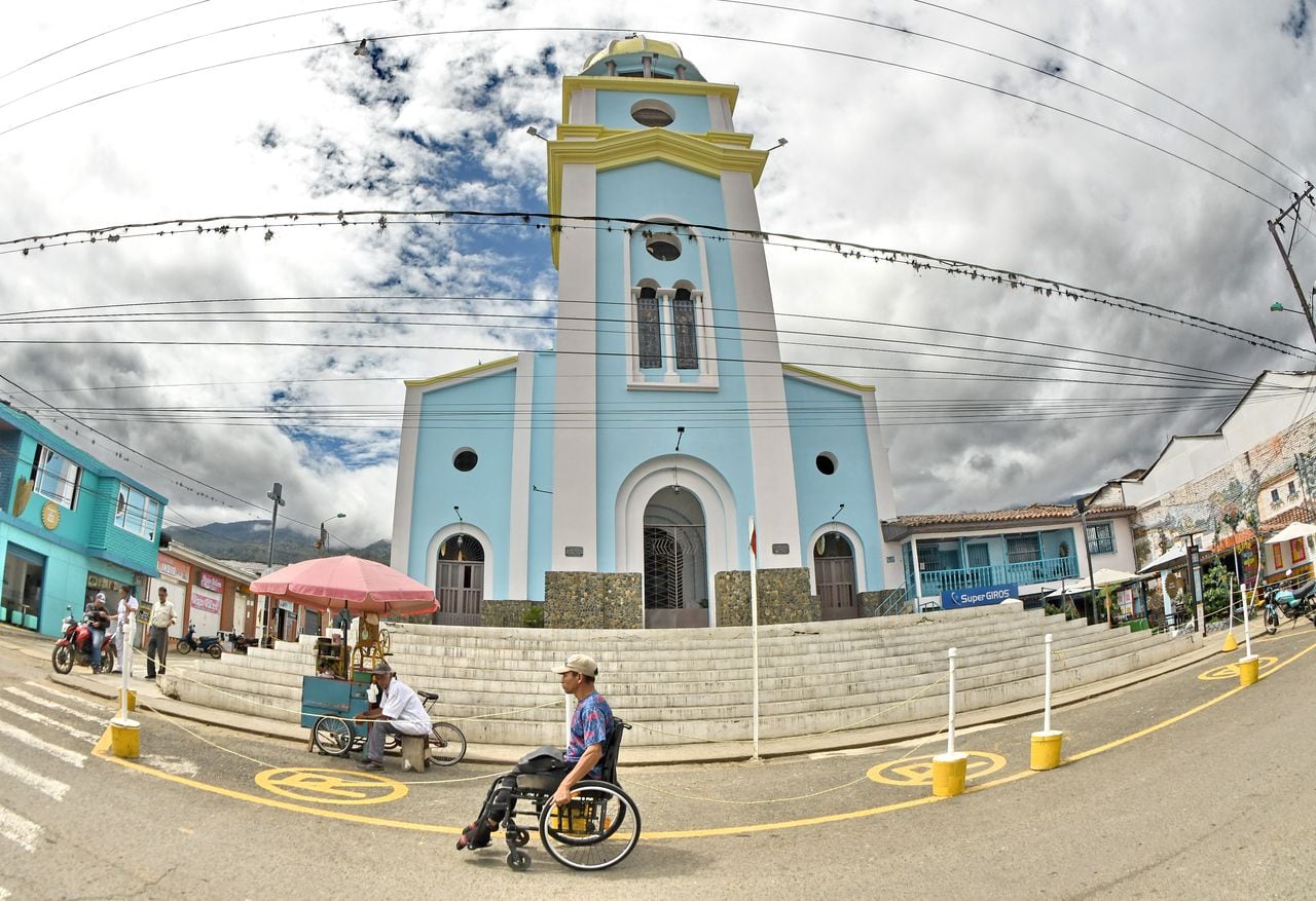 El Darién fue fundado en 1912 por colonos de Antioquia, Valle y Caldas.