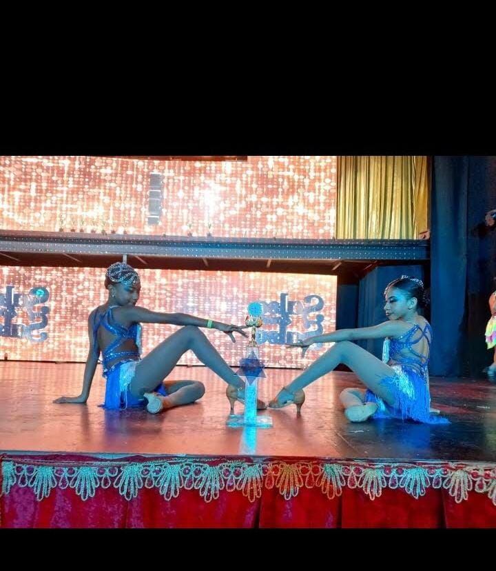 Valentina Castillo y Danna Sarasti, bailarinas de salsa.